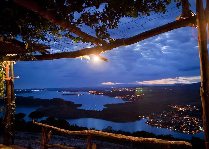 Dani Apartment Grebastica