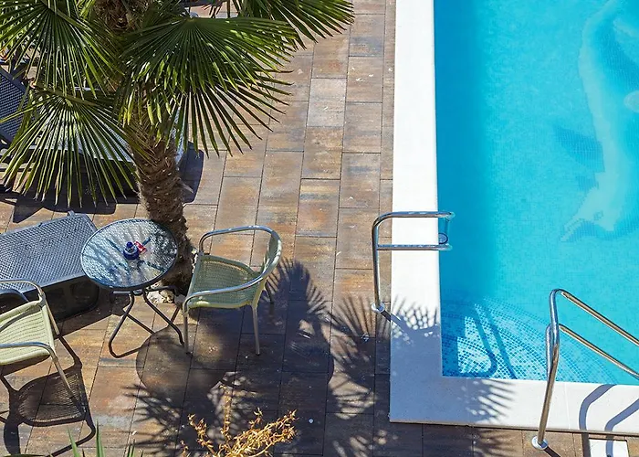 Dani Apartment Grebastica