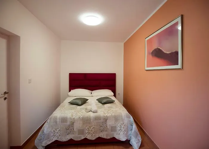 Dani Apartment Grebastica